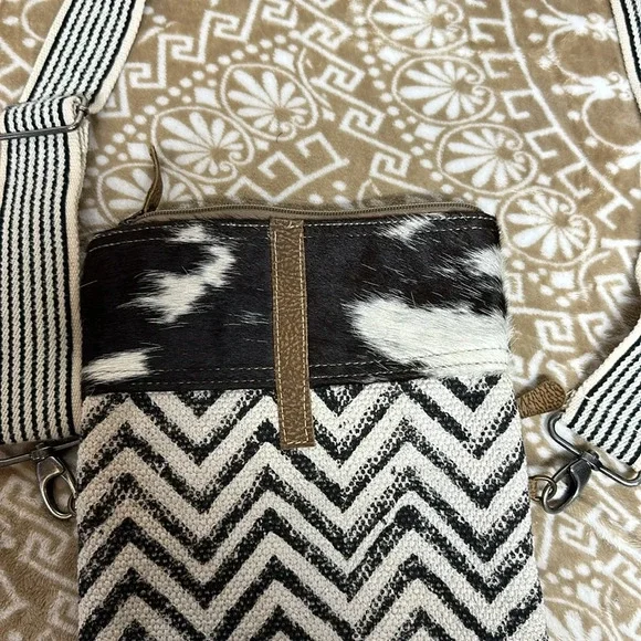 Myra Crossbody Bag - Picture 2 of 7